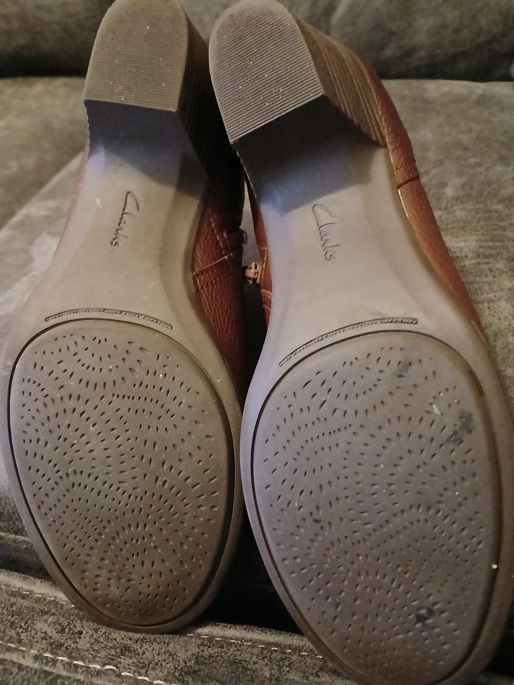 Clarks Women's Brown Leather Ankle Booties with Side Zip Size 8 - Picture 6 of 6